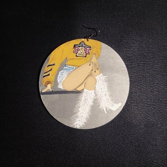 "Beychella" Earrings - Picture 4 of 8